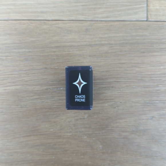 Half Magic Lip Gloss - Picture 4 of 8